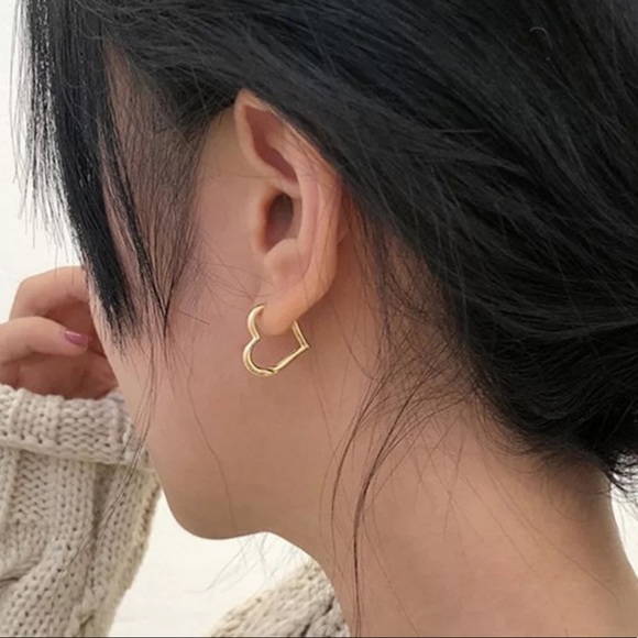 Jewelry - Dainty Heart Hoops